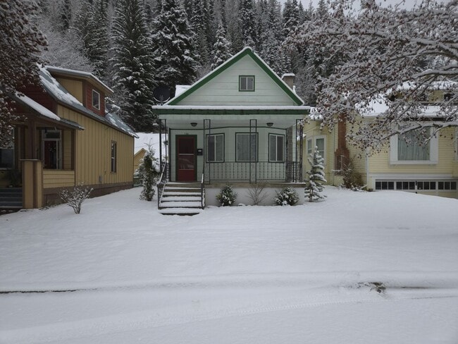 Photo - Nice house with a huge garage