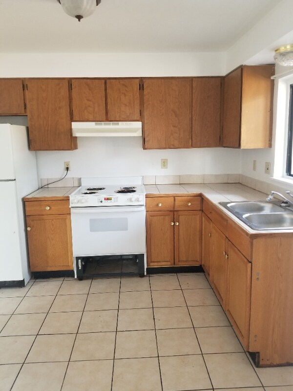Building Photo - 6774 Locust St Rental