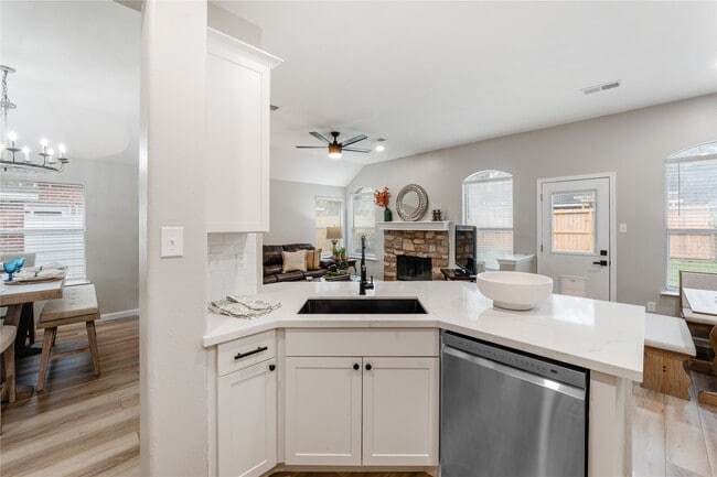 Photo - 29 Cypress Bayou Ct