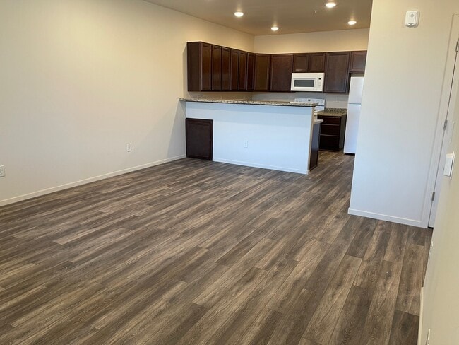 2x2 Standard Kitchen/Living