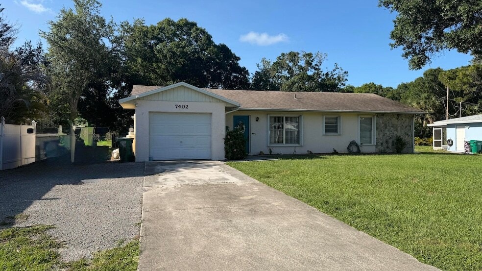 Photo - 7402 Lakeland Blvd