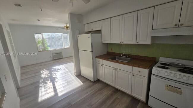 Photo - 808 NE 10th St Unit 3