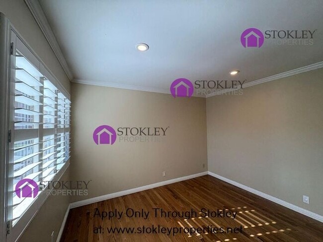 Photo - 323 Thistle Cir