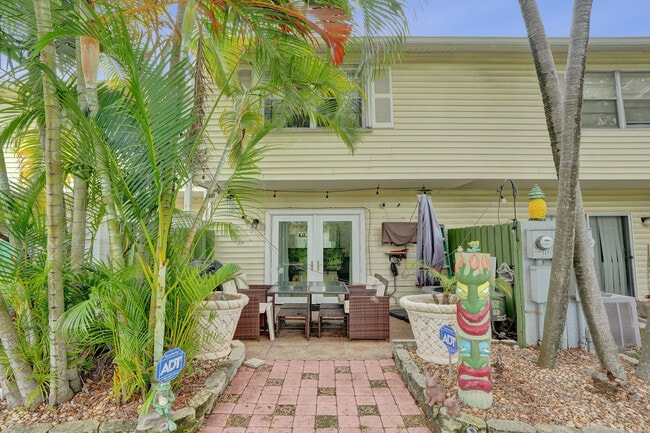 Photo - 147 SW 3rd St
