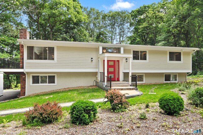 Building Photo - 17 Nutmeg Dr