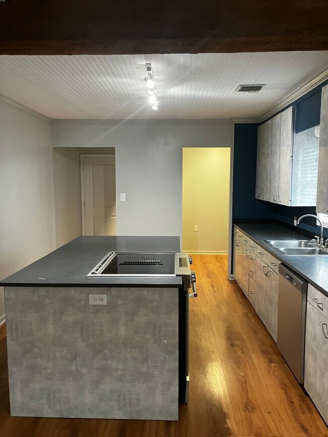 500 4th St