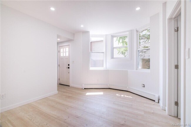 Photo - 594 Bellevue Ave N Unidad 1