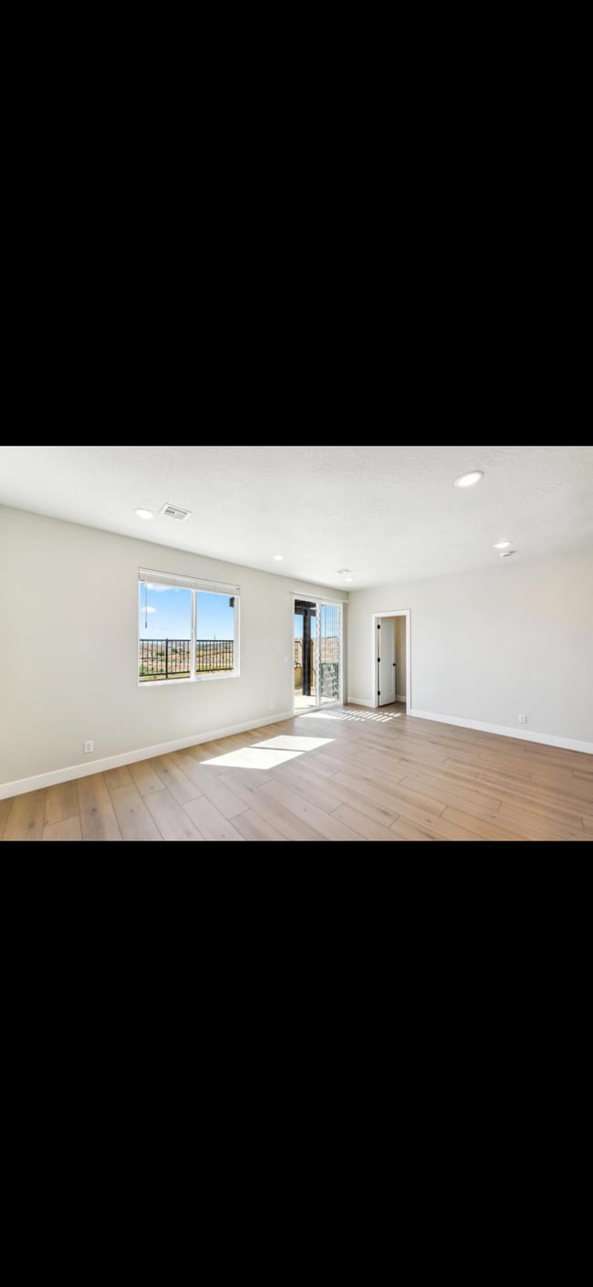 3919 E Razor Dr