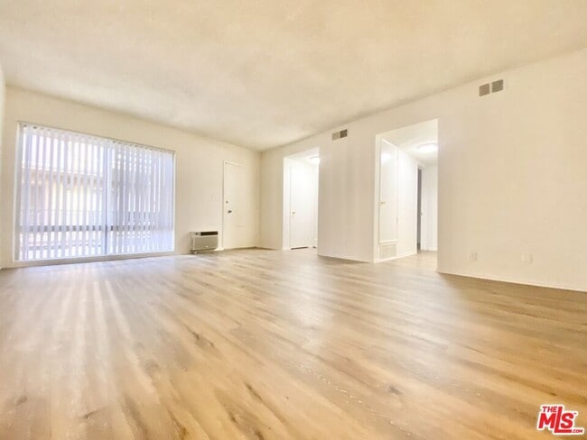 Photo - 1134 N Clark St Condo Unit 304