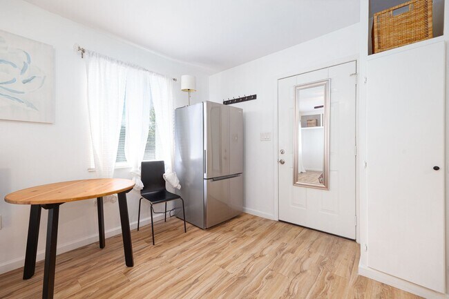 Photo - Super cute fully furnished studios now ava...