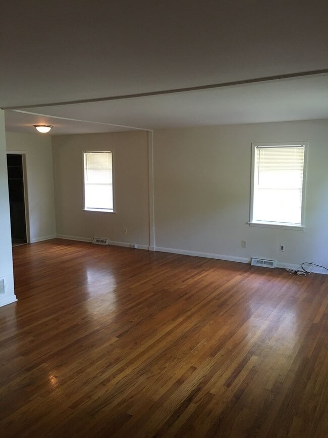 Photo - 4/2 House in Rome $1,495