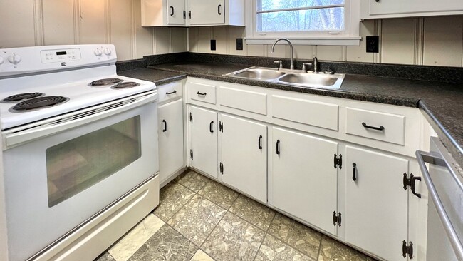 Photo - Coming Soon : 3BR+, 1 1/2BA house in Greenbrier