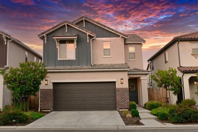 Photo - 2580 N McArthur Ave