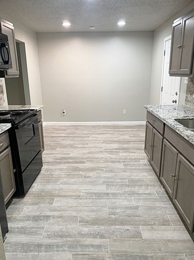 Photo - 5921 Bedford Dr