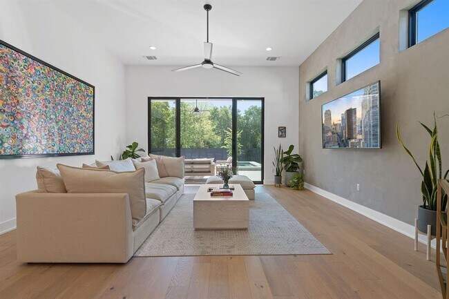 Photo - 6001 Grover Ave