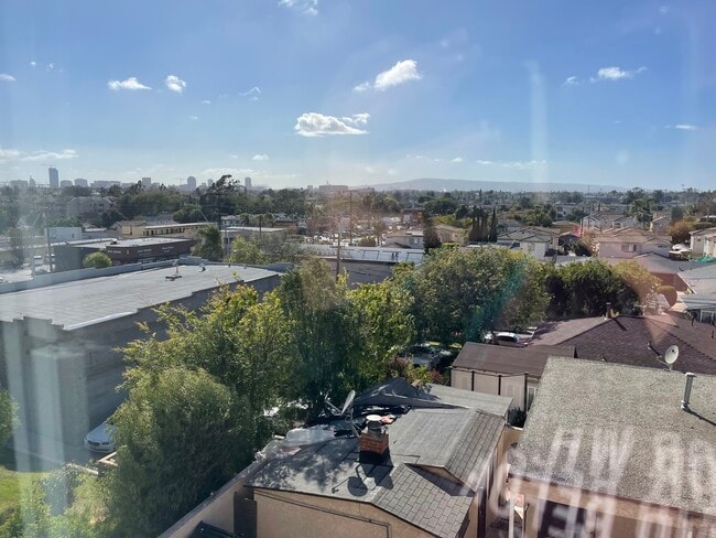 Building Photo - 1835 Molino Ave Unit 15 Rental