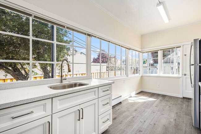 Building Photo - 2204 Buena Vista Ave Unit 2204 Buena Vista Ave #A - LU