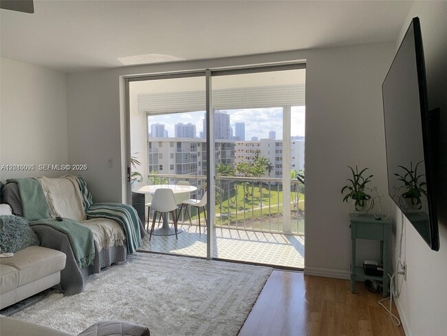 Photo - 2851 Leonard Dr Unit J603