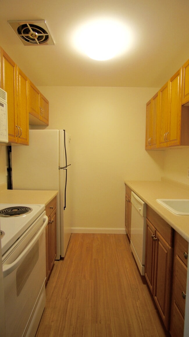 Photo - 274 S Main St