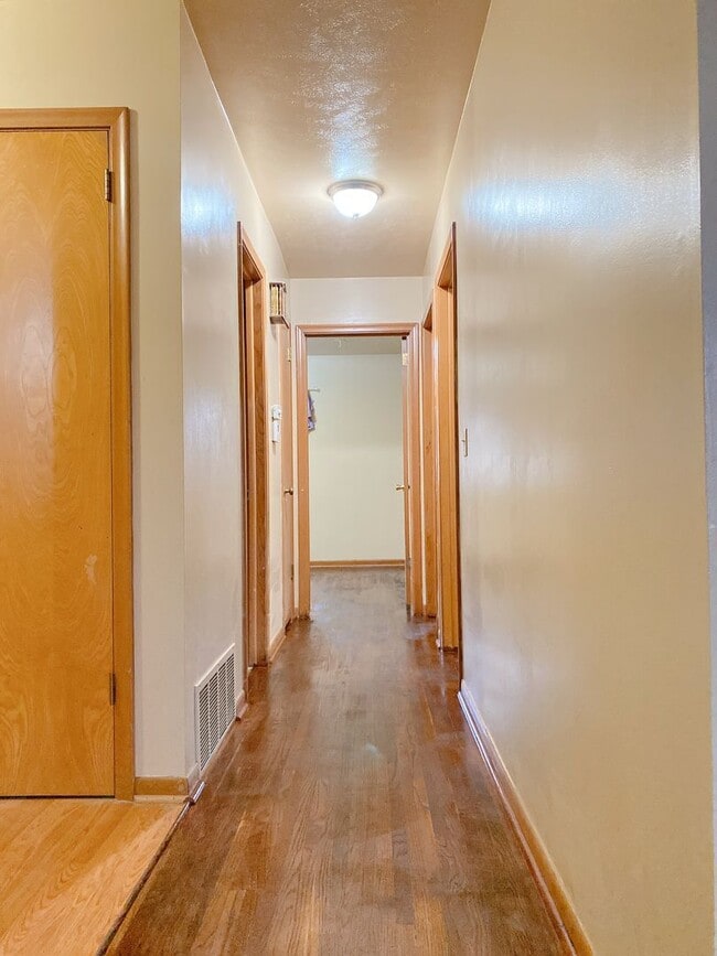 Photo - A wonderful 4-bedroom house in the Benson Gardens area - near Walmart Neighborhood Market, Asian ...