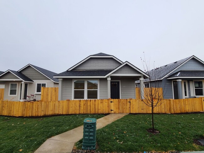 Newer Single Level 3 Bed/2 Bath in NW Redm... - Newer Single Level 3 Bed/2 Bath in NW Redm... House