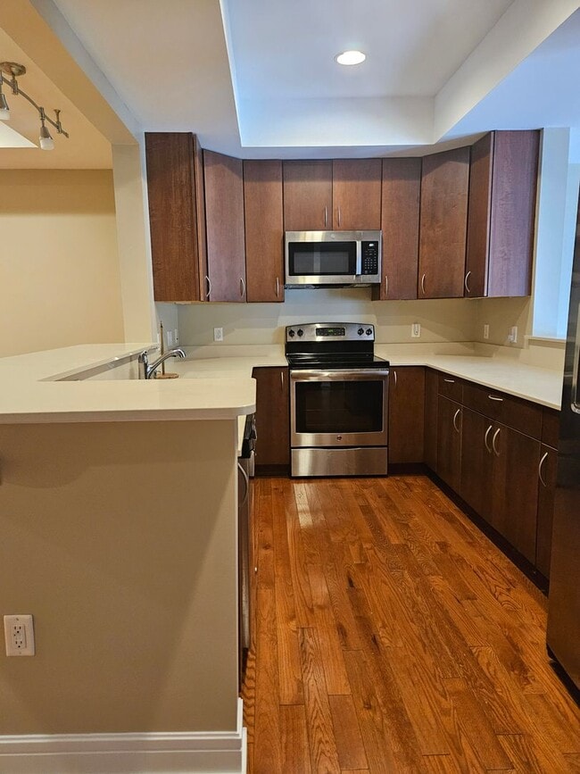 Photo - 680 Oakwood Ave Unit 1