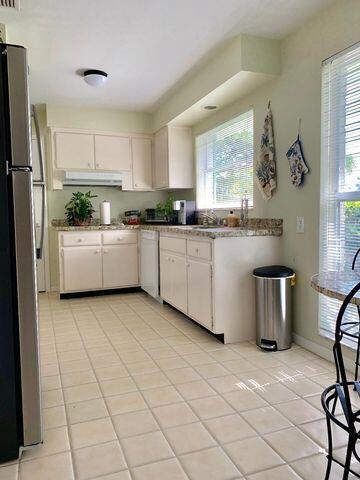 Photo - 162 Beacon Ln