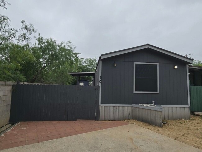 Building Photo - 8604 Superior Dr