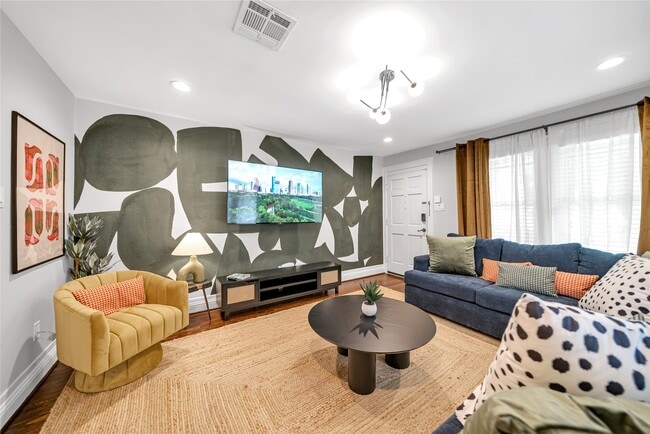 Photo - 725 Peddie St House