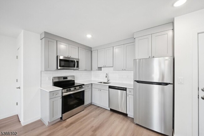 Photo - 369 18th Ave Unit 301
