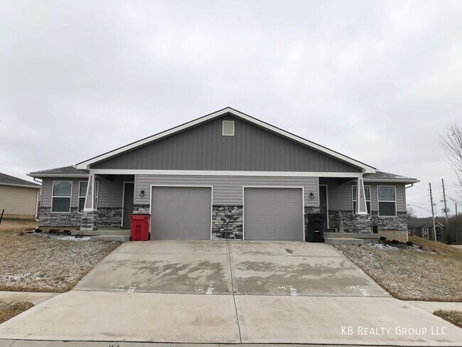 Photo - Newer 3 Bed Single Level Duplex in Blue Sp...