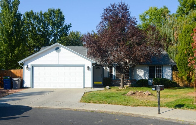 Building Photo - Charming & Private 3BR/2BA Home in a Quiet Cul-de-Sac!