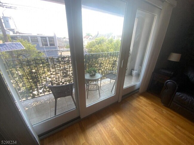 Photo - 62 Wall St Unit 1