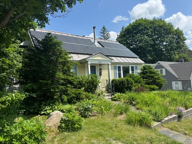 Building Photo - Furnished 3 bedroom home in Lebanon