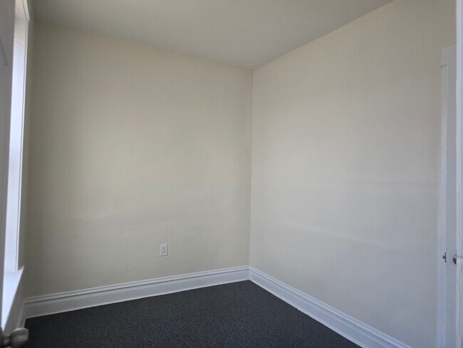 Photo - 1227 N Parkside Ave Unidad Second floor