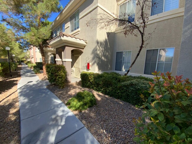 COZY CONDO IN GATED COMMUNITY WITH CLUBHOU... - COZY CONDO IN GATED COMMUNITY WITH CLUBHOU...