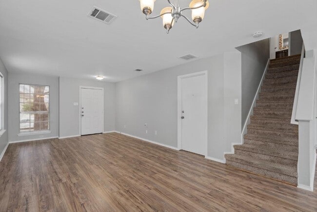 Photo - 911 Flatters Way