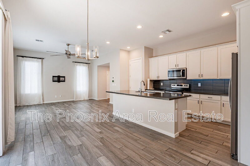 Photo - 901 S Smith Rd