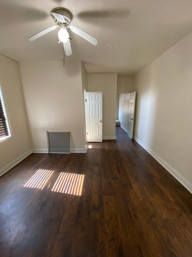 Building Photo - 527 Oldham St Unit 2nd Floor