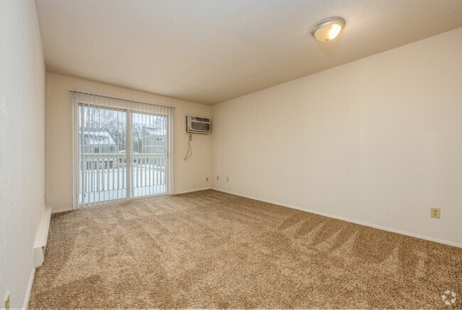 1BR, 1BA - 573SF - Living Room