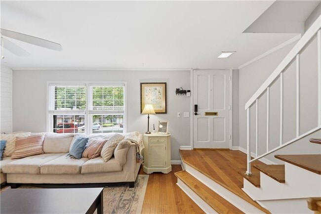 Photo - 174 Maribeau Square NW