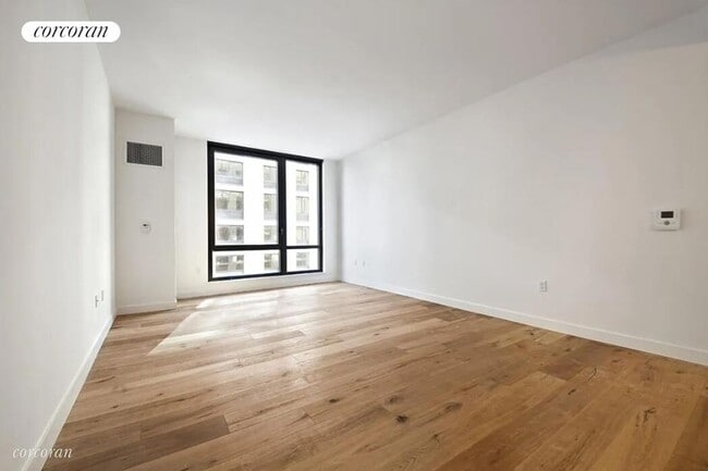 Photo - 23 W 116th St