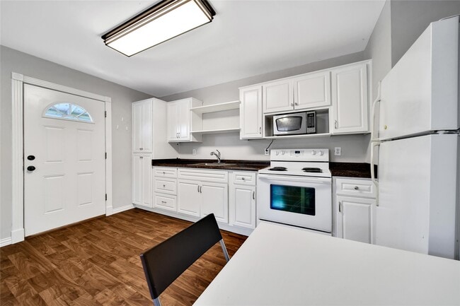 Photo - 423 Pecore St