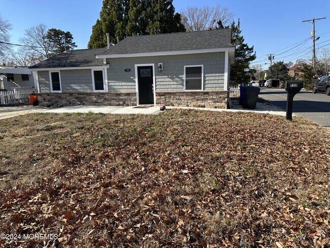 Building Photo - 733 Lynnwood Ave Rental