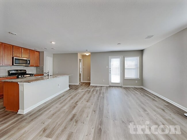 Photo - 20660 Dunrobin Dr