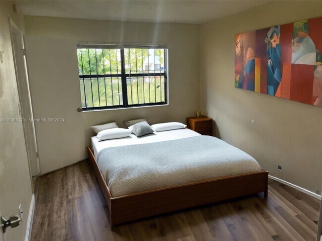 Photo - 861 NE 209th Terrace