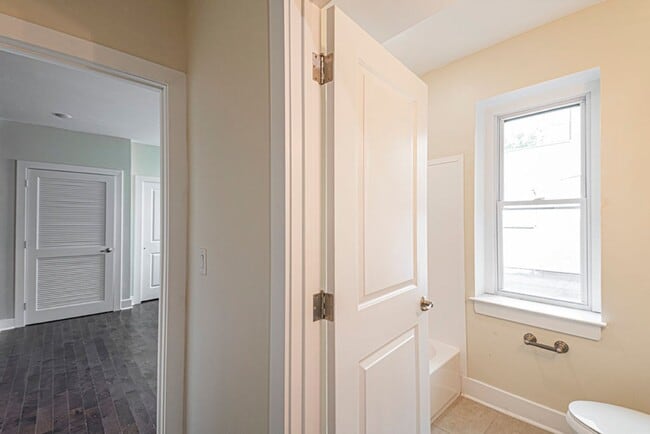 Photo - 2061 South St