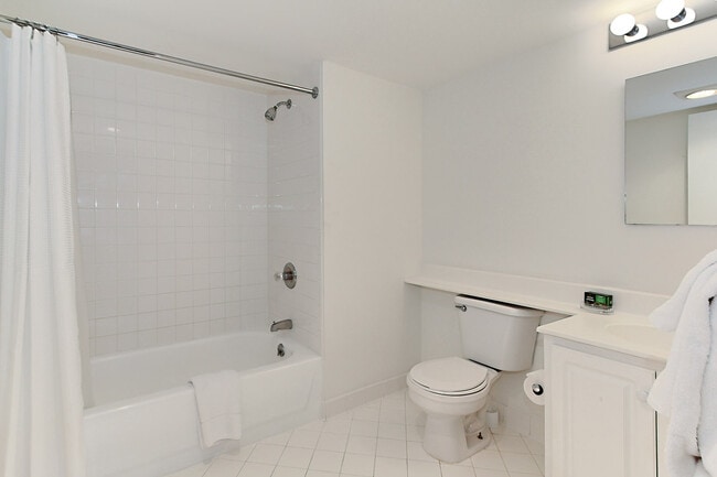 Photo - 701 E St NW Unidad FL5-ID1012949P