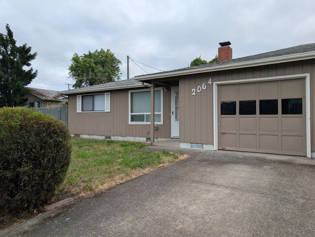 Photo - Great 2 bed/1 bath duplex in Springfield