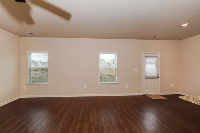 Photo - 525 Clover Cir
